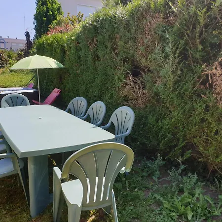 Comme Chez Soi A *